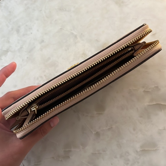 NWOT Tory Burch wallet - Picture 5 of 9